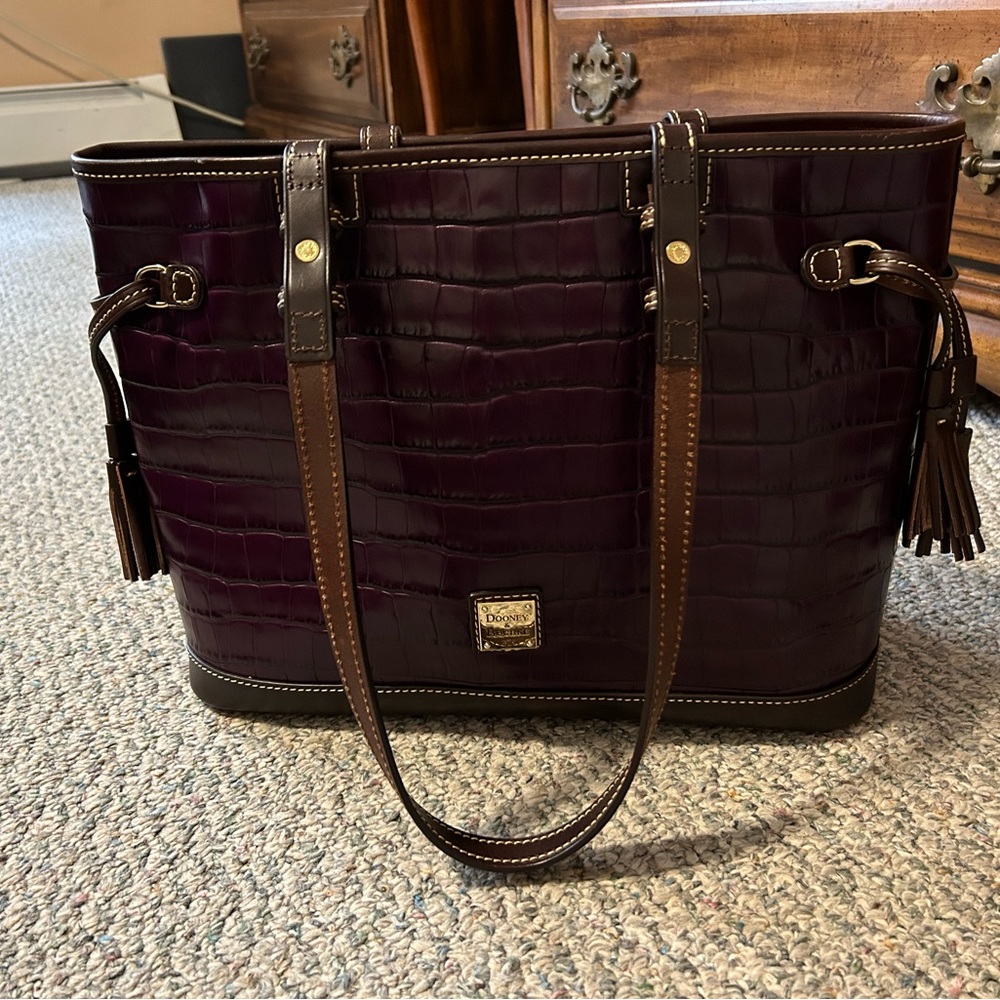 Like New D&B tote